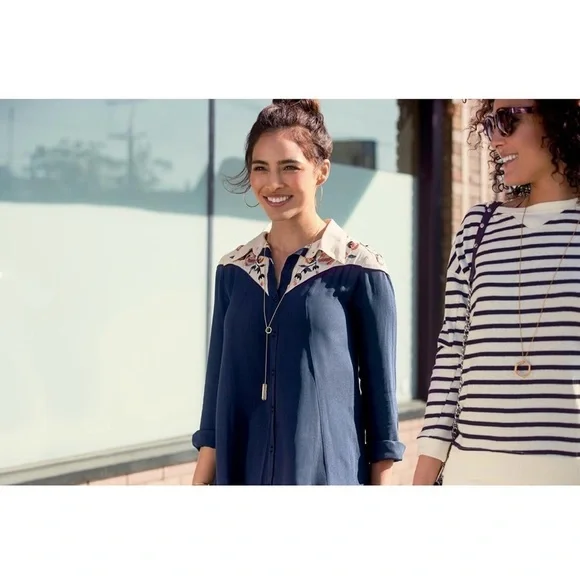 Fitbit Flex 2 Accessory Pendant, Gold - Picture 3 of 3